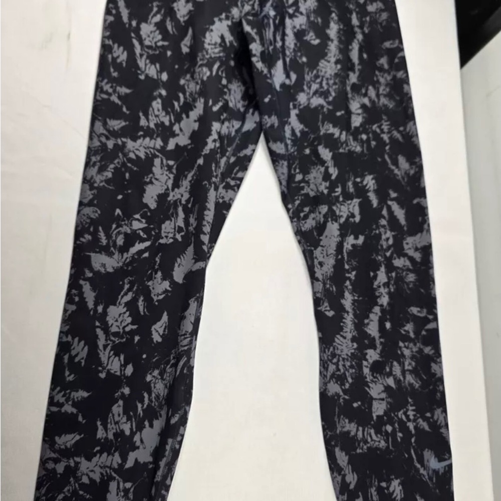 Nike One Black and Gray Patterned Leggings